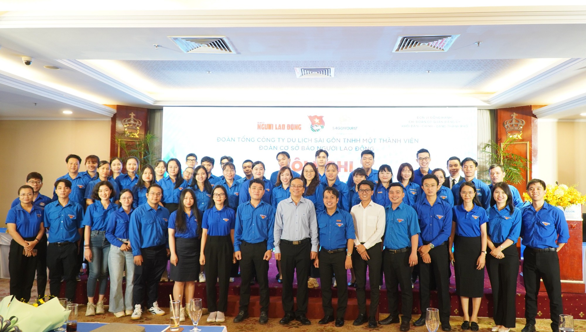 Đoàn Báo Người Lao Động và Đoàn Saigontourist Group tổ chức sinh hoạt chính trị