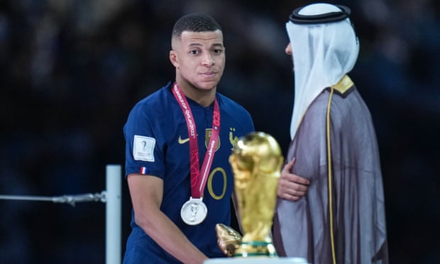 Mbappe khẳng định bản th&acirc;n xứng đ&aacute;ng gi&agrave;nh Quả b&oacute;ng v&agrave;ng 2023 - Ảnh 1.