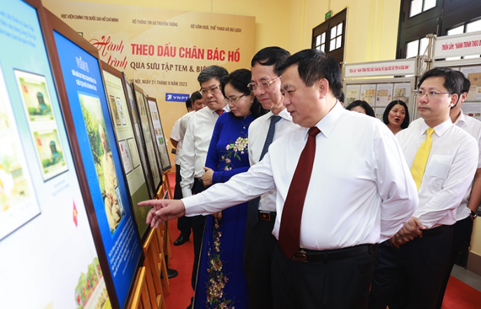 Tái hiện những dấu son lịch sử về Chủ tịch Hồ Chí Minh