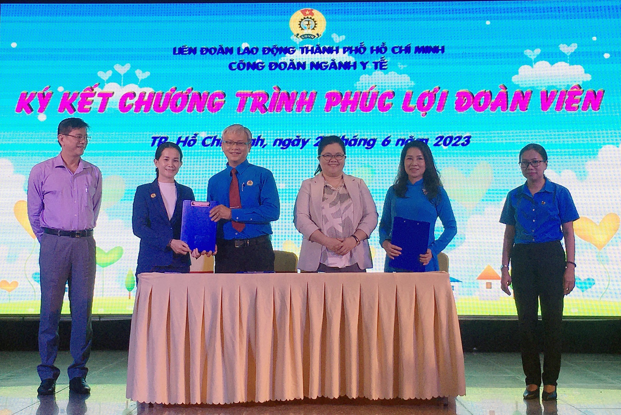 Chăm lo sức khỏe, bán hàng giảm giá cho đoàn viên - Ảnh 1.