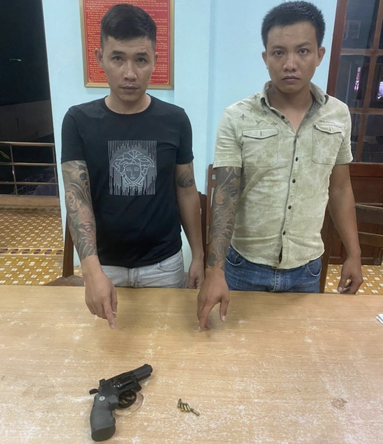 Bắt thanh niên cho bạn mượn súng quân dụng để đi đánh nhau