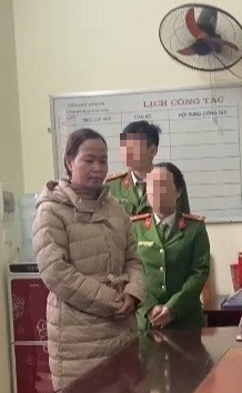 Nữ cựu giáo viên tiếng Anh lừa đảo để tiêu xài cá nhân - Ảnh 1.