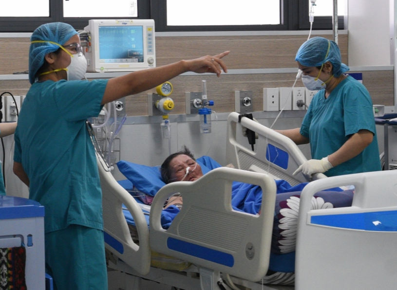 Dịch COVID-19 hôm nay: Ca mắc và bệnh nhân nặng đều giảm