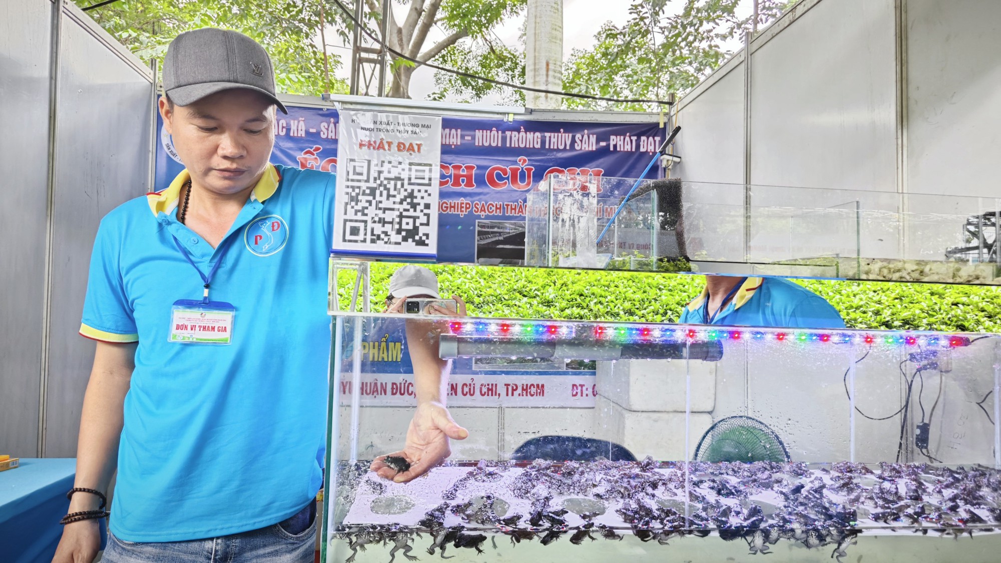 Rủ nhau đi xem kiểng l&aacute;, th&uacute; cưng, c&aacute; cảnh gi&aacute; bạc triệu tại hội chợ giống n&ocirc;ng nghiệp - Ảnh 6.