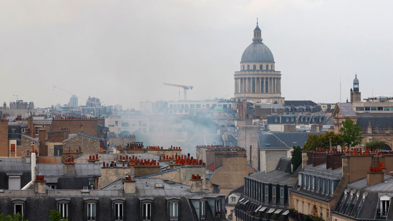 Nổ lớn tại khu phố lịch sử ở Paris - Ảnh 2.