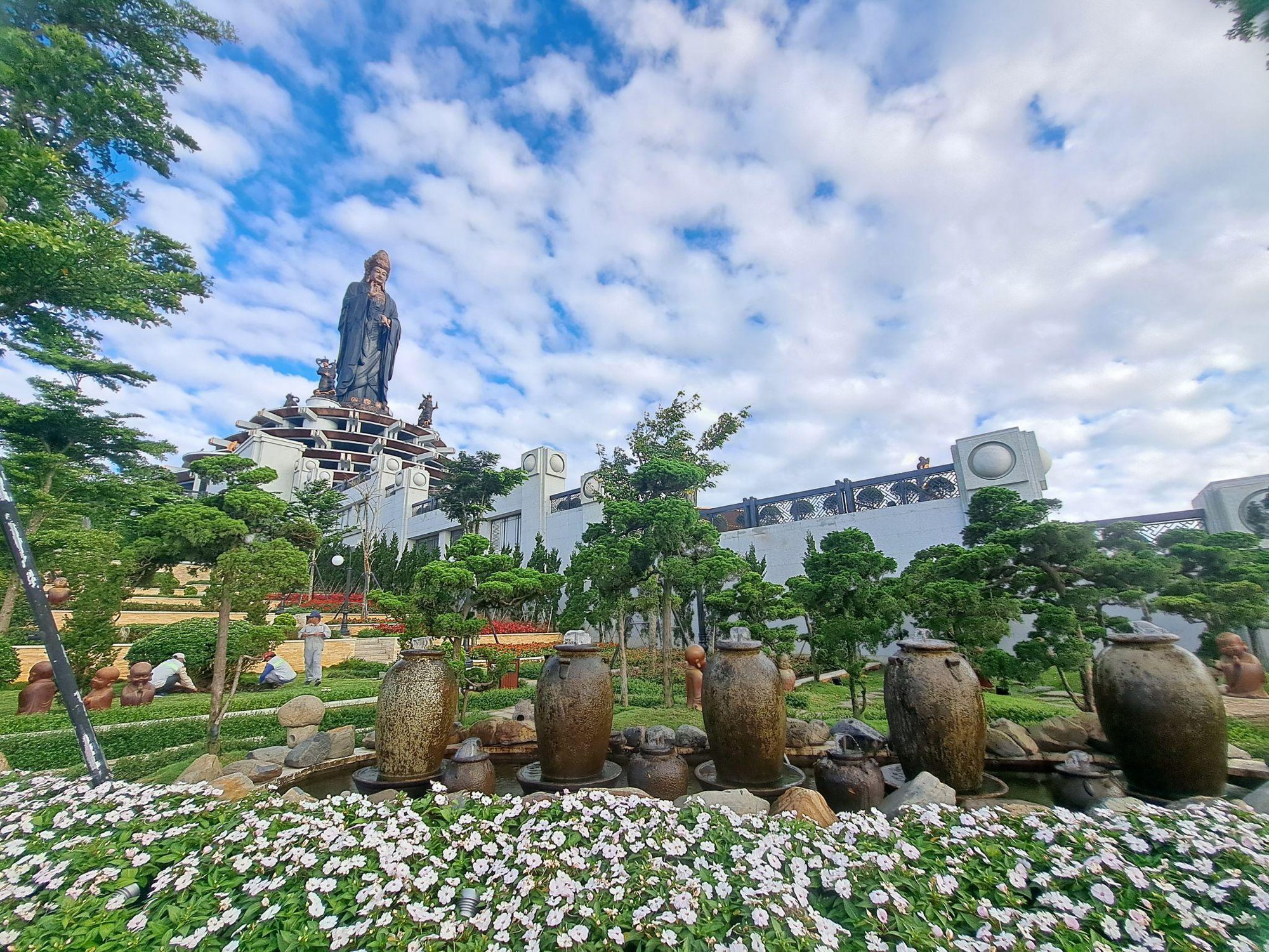 N&uacute;i B&agrave; Đen xuất hiện &ldquo;m&acirc;y ngọc&rdquo; v&agrave; &ldquo;m&acirc;y x&agrave; cừ&rdquo; đ&uacute;ng dịp Lễ V&iacute;a B&agrave; - Ảnh 4.