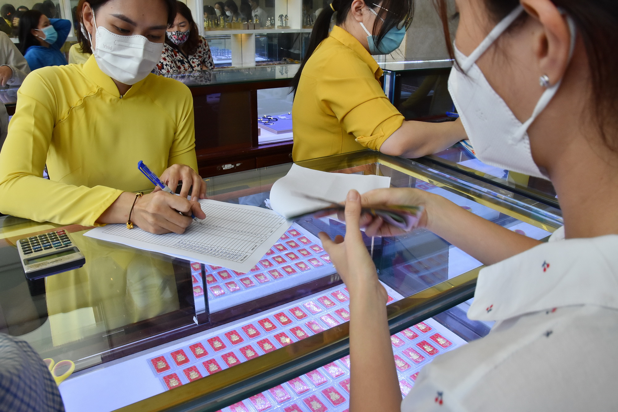 Giá vàng hôm nay 22-6: Vàng nhẫn 24K rớt giá mạnh