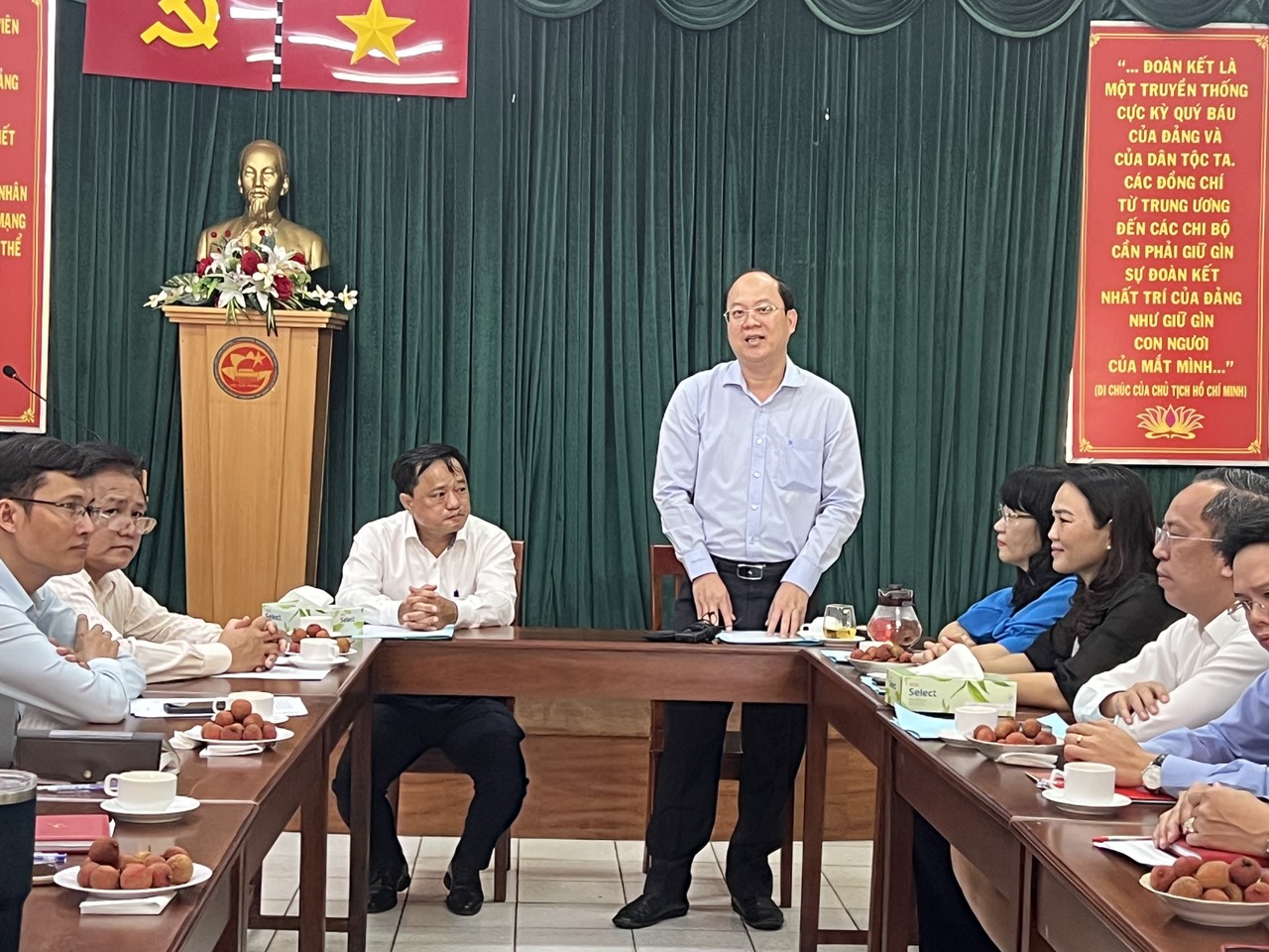 Ph&oacute; B&iacute; thư Th&agrave;nh ủy TP HCM Nguyễn Hồ Hải thăm cơ sở cai nghiện ma t&uacute;y - Ảnh 1.