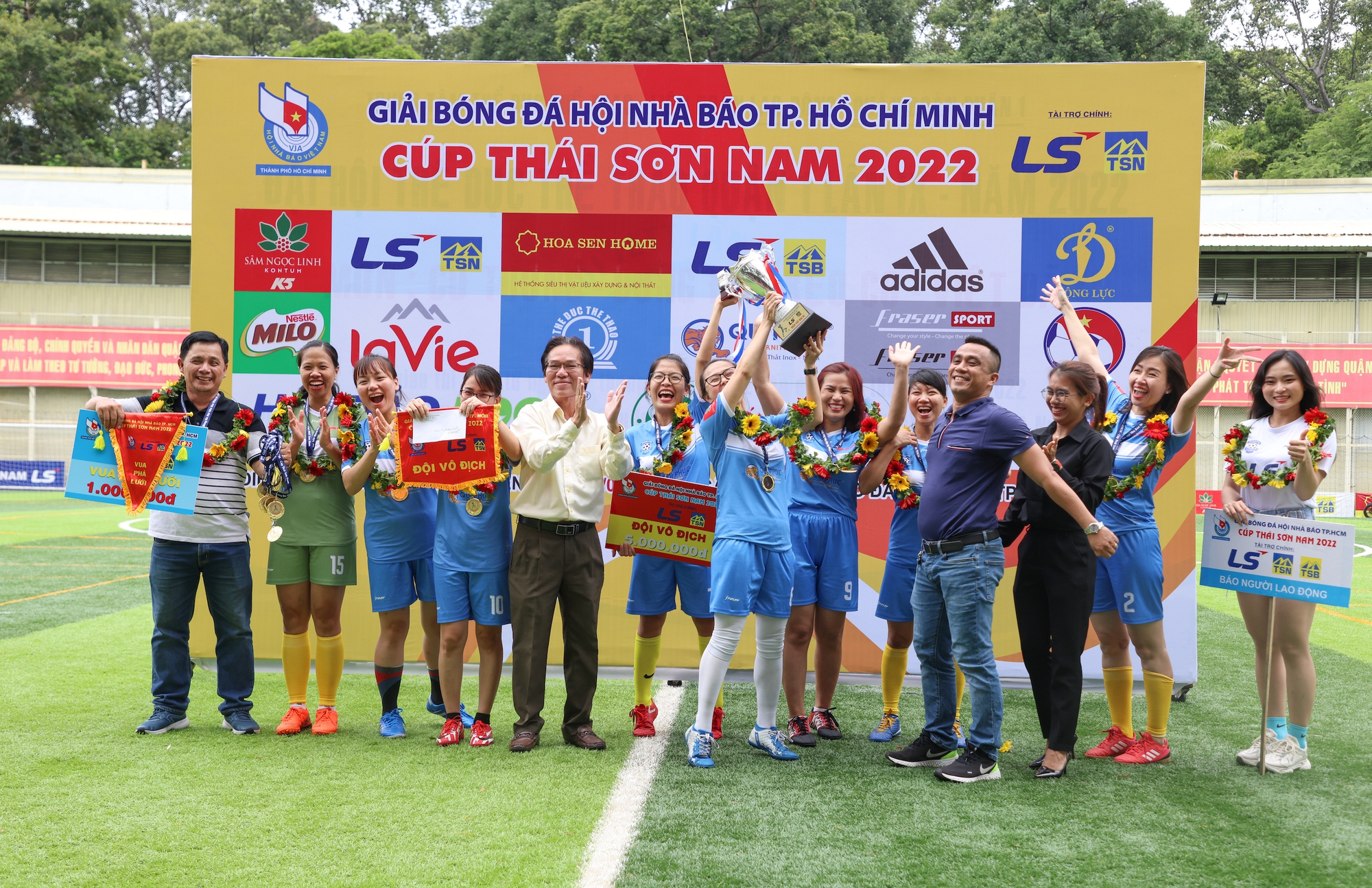 S&ocirc;i động Giải billiards 3 băng v&agrave; Giải futsal Hội Nh&agrave; b&aacute;o TP HCM 2023 - Ảnh 5.
