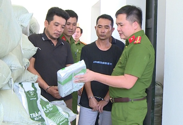 Phá đường dây buôn bán hàng tấn trà sữa giả khắp cả nước
