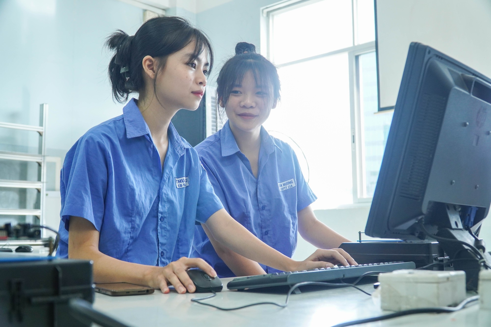 Những “bóng hồng” mê nghề của phái mạnh - Ảnh 5.