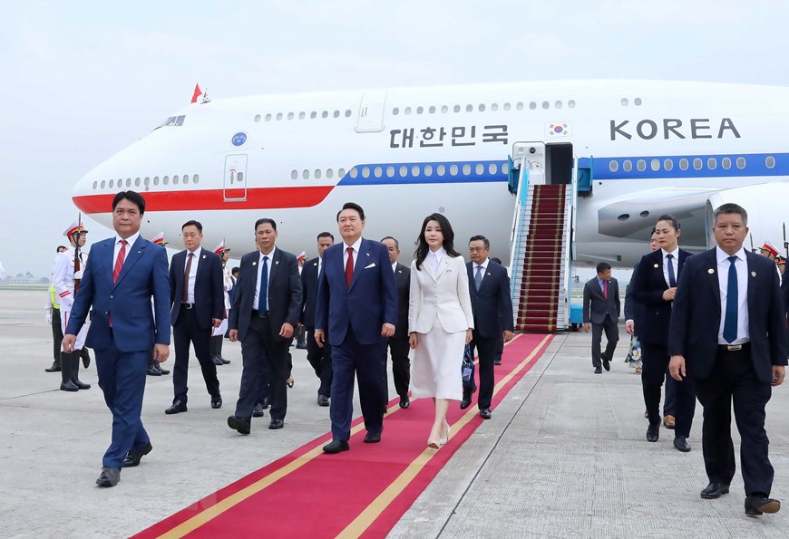 Tổng thống Hàn Quốc Yoon Suk Yeol và Phu nhân tới Hà Nội