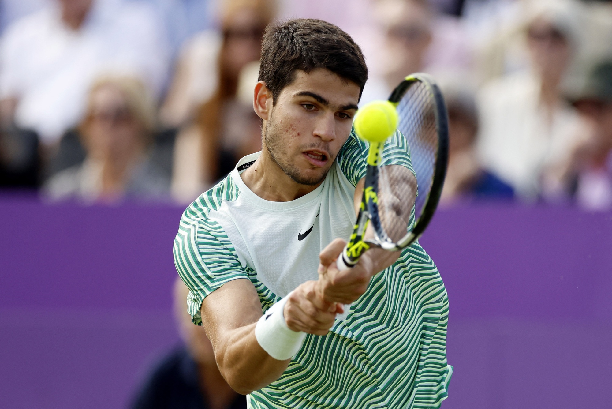 Alcaraz xem Federer và Murray là hình mẫu trên mặt sân cỏ