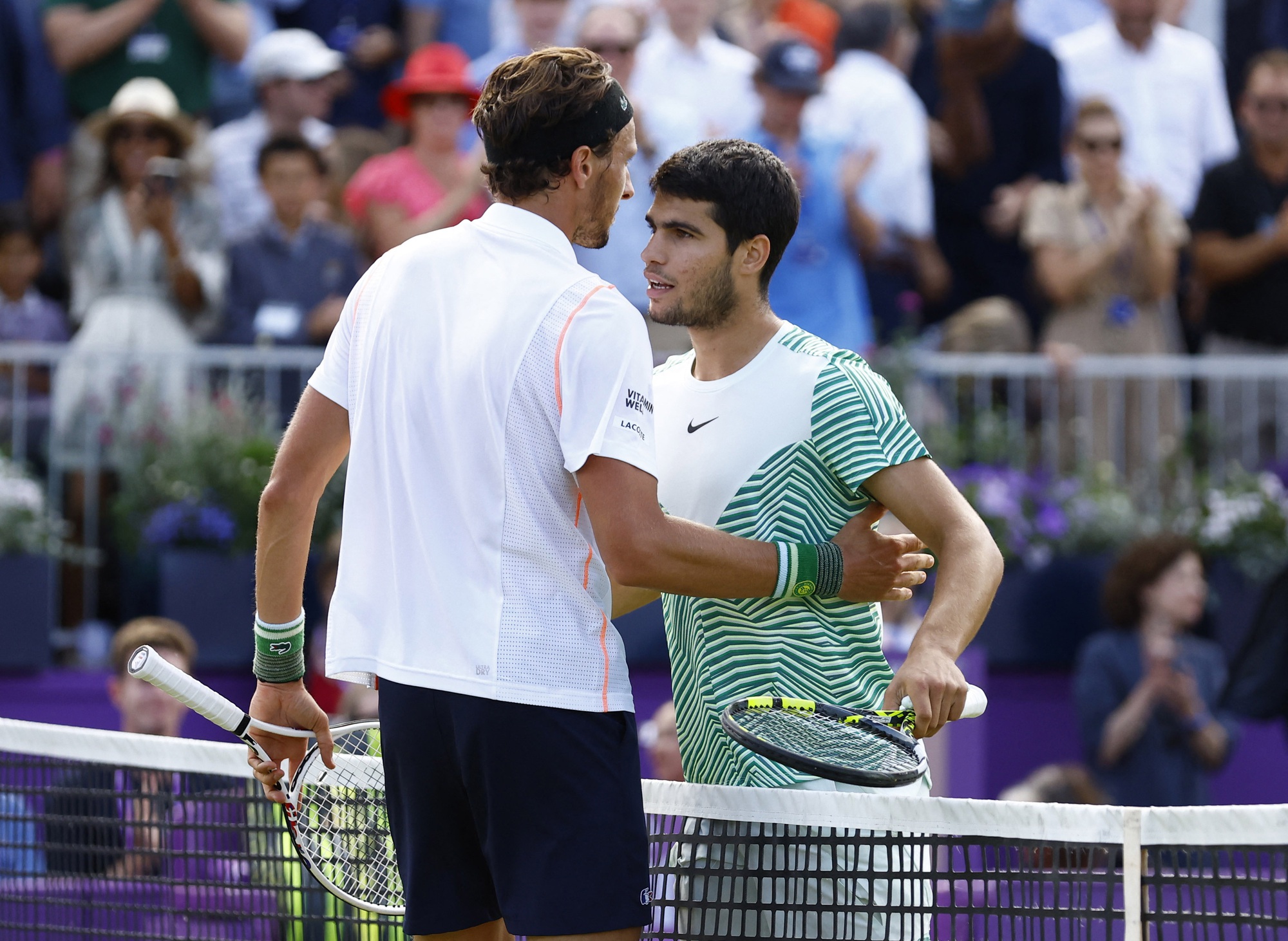 Alcaraz xem Murray v&agrave; Federer l&agrave; h&igrave;nh mẫu thi đấu tr&ecirc;n mặt s&acirc;n cỏ - Ảnh 1.