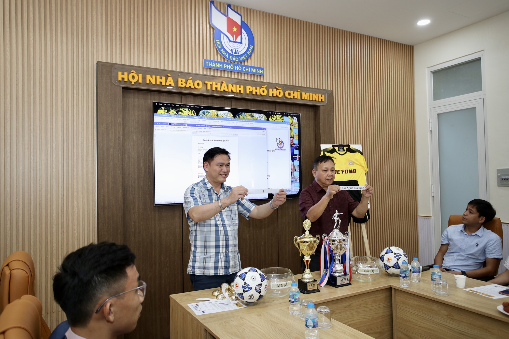 S&ocirc;i động Giải billiards 3 băng v&agrave; Giải futsal Hội Nh&agrave; b&aacute;o TP HCM 2023 - Ảnh 3.