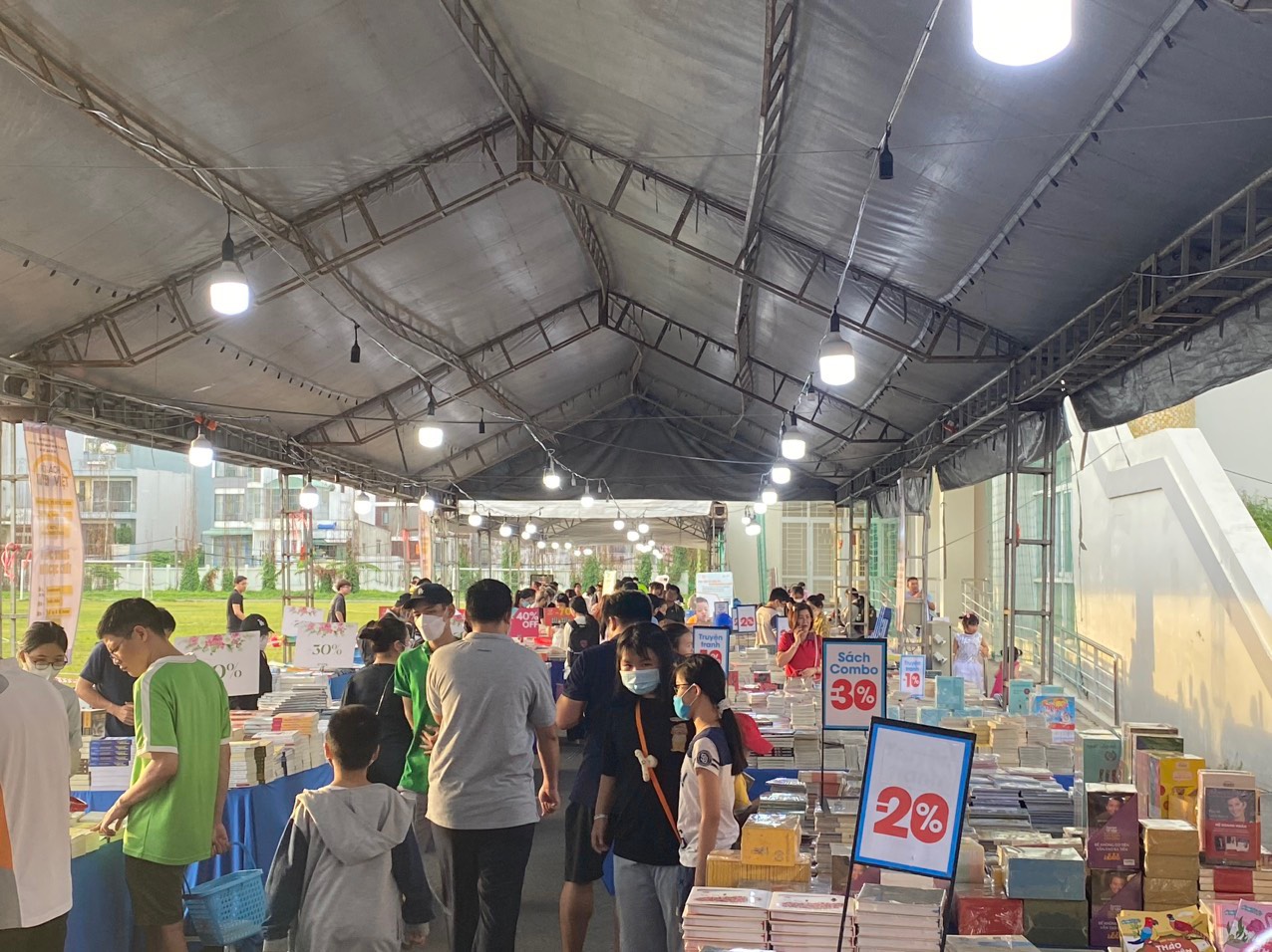 Khuyến mãi lớn tại hội sách xuyên Việt