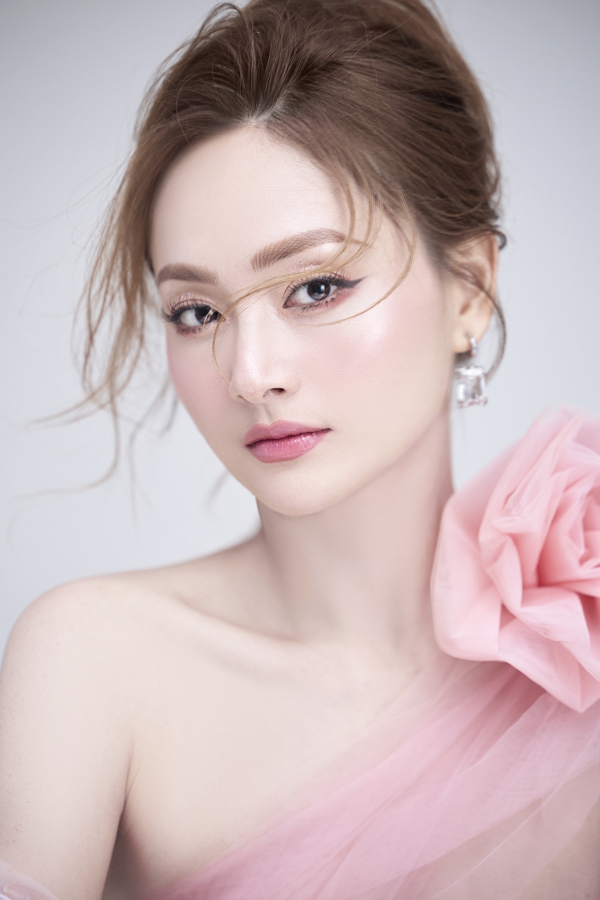 Sắc v&oacute;c quyến rũ của diễn vi&ecirc;n Lan Phương - Ảnh 1.