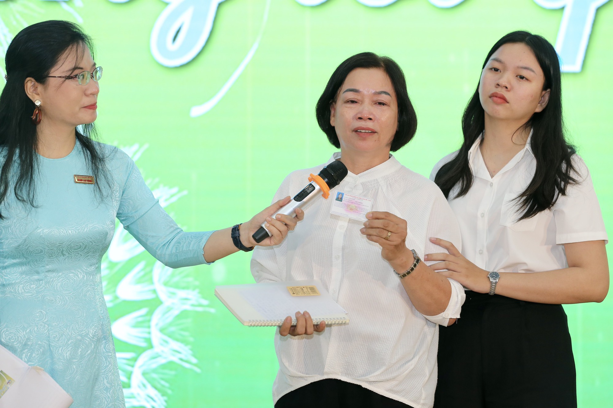 Chi Vo Thi Suong giao luu