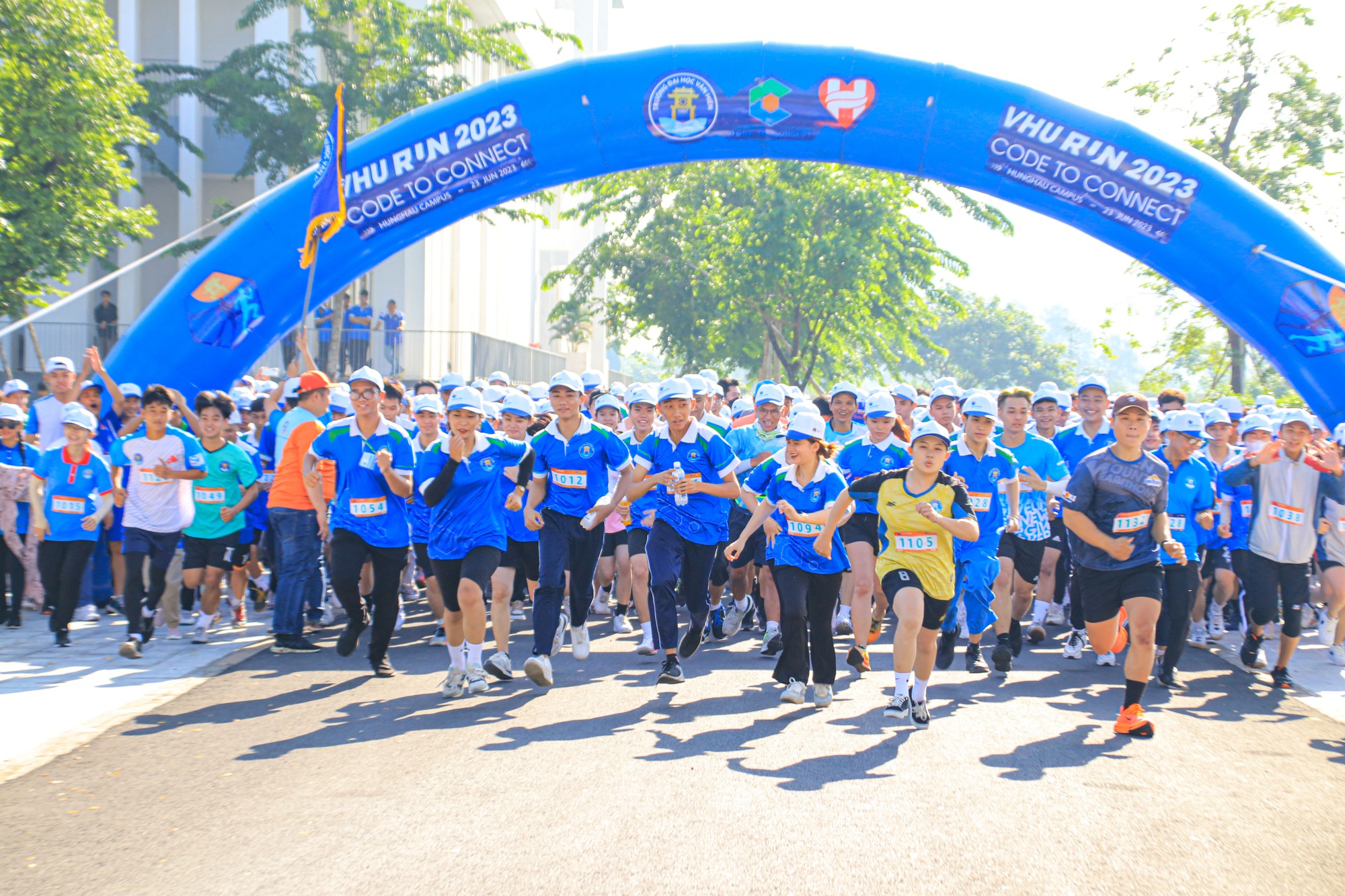 Trường ĐH Văn Hiến tổ chức Giải chạy bộ "VHU Run 2023 - Code to Connect" nhân kỷ niệm 26 năm thành lập