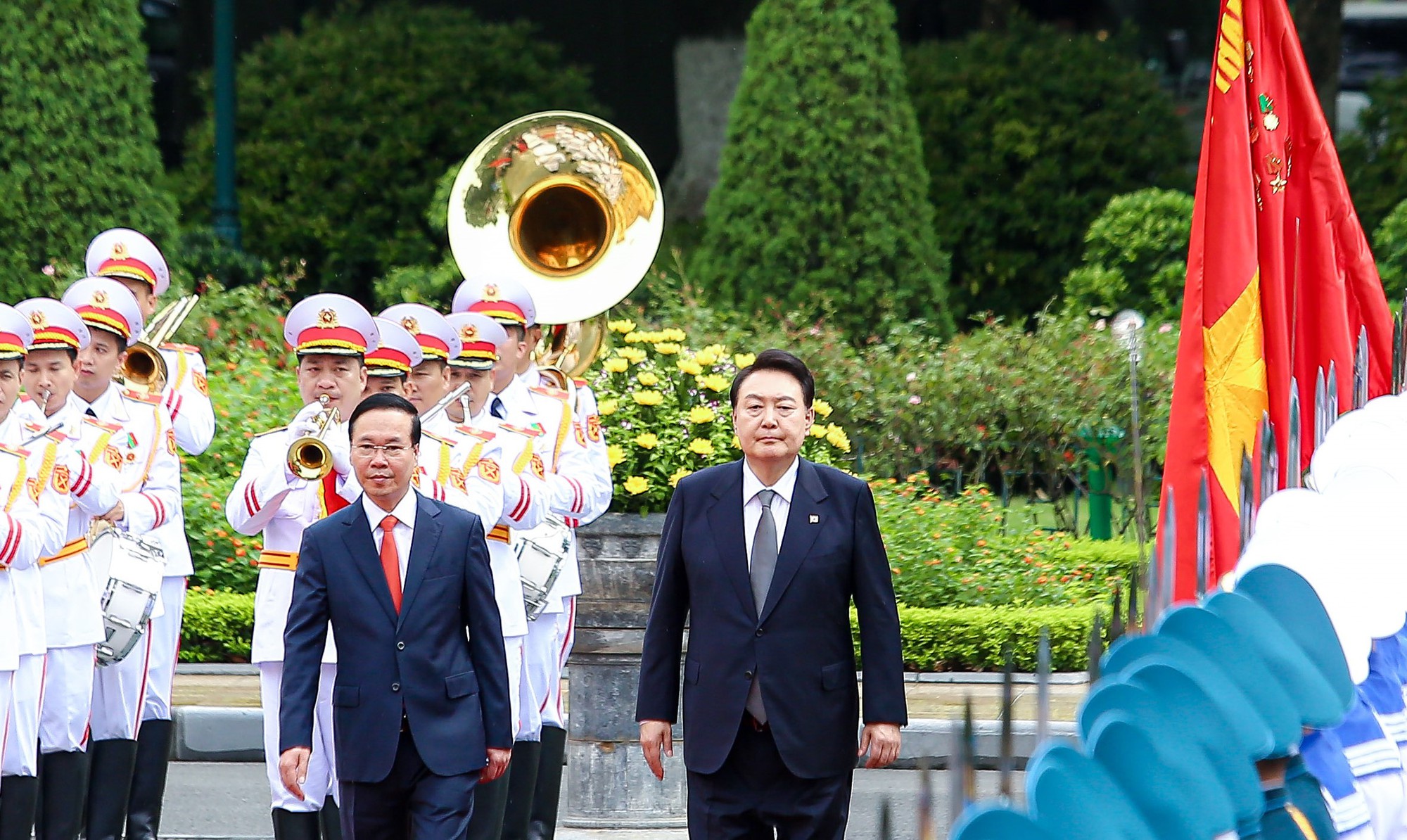 Chủ tịch nước Võ Văn Thưởng và Phu nhân đón Tổng thống Hàn Quốc và Phu nhân - Ảnh 14.