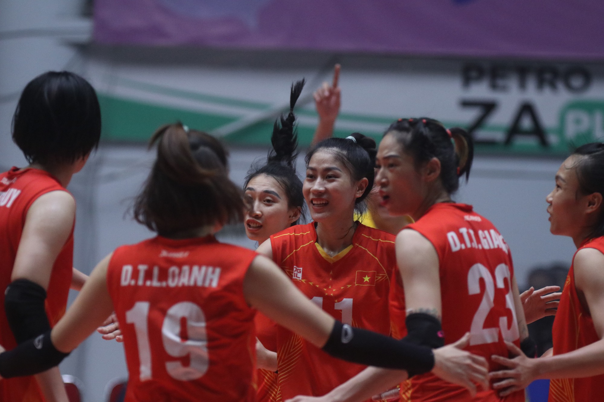 Hạ Đài Loan 3 ván trắng, tuyển Việt Nam vào bán kết AVC Challenge Cup