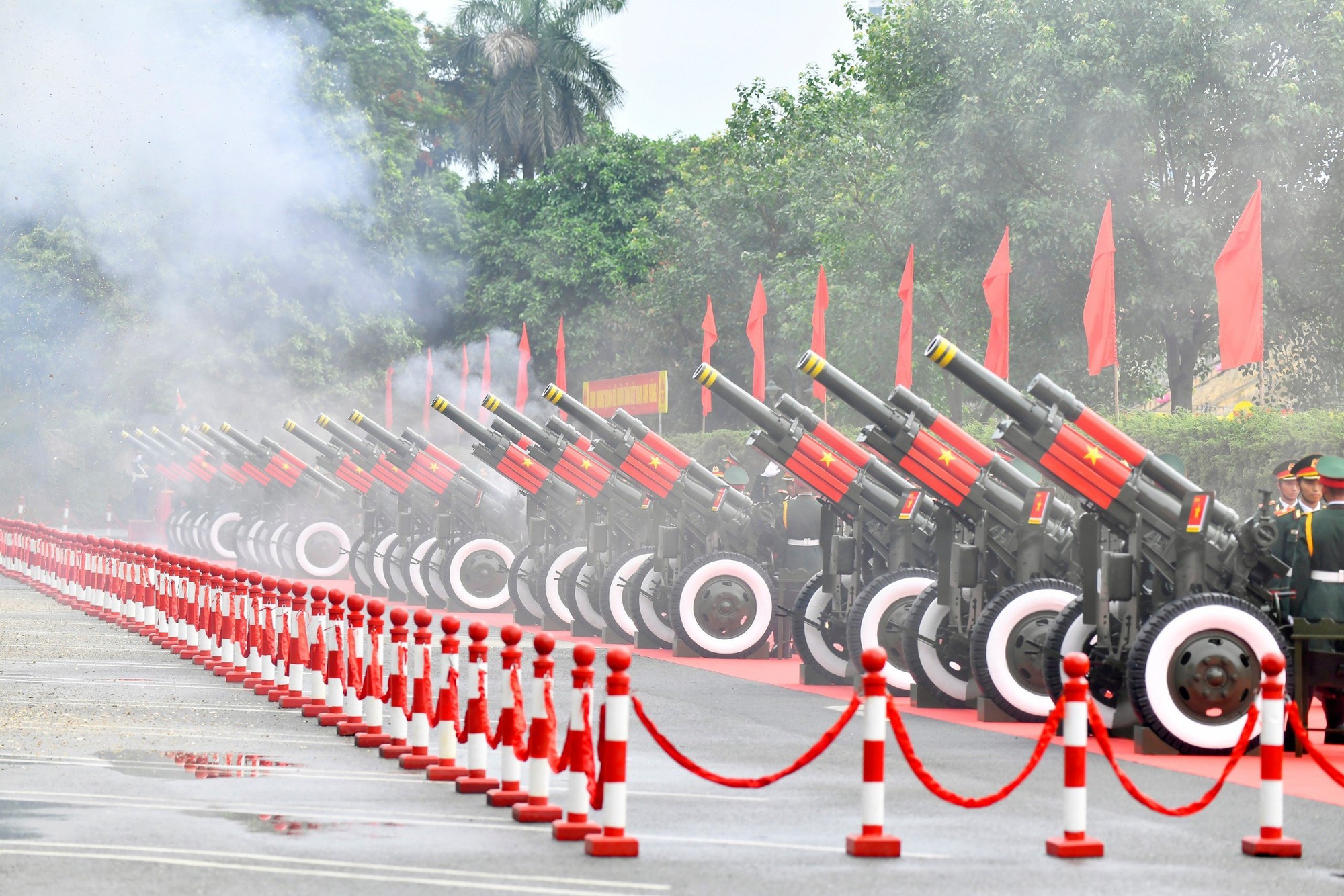 Cận cảnh nghi lễ bắn 21 phát đại bác chào mừng Tổng thống Hàn Quốc và Phu nhân - Ảnh 7.