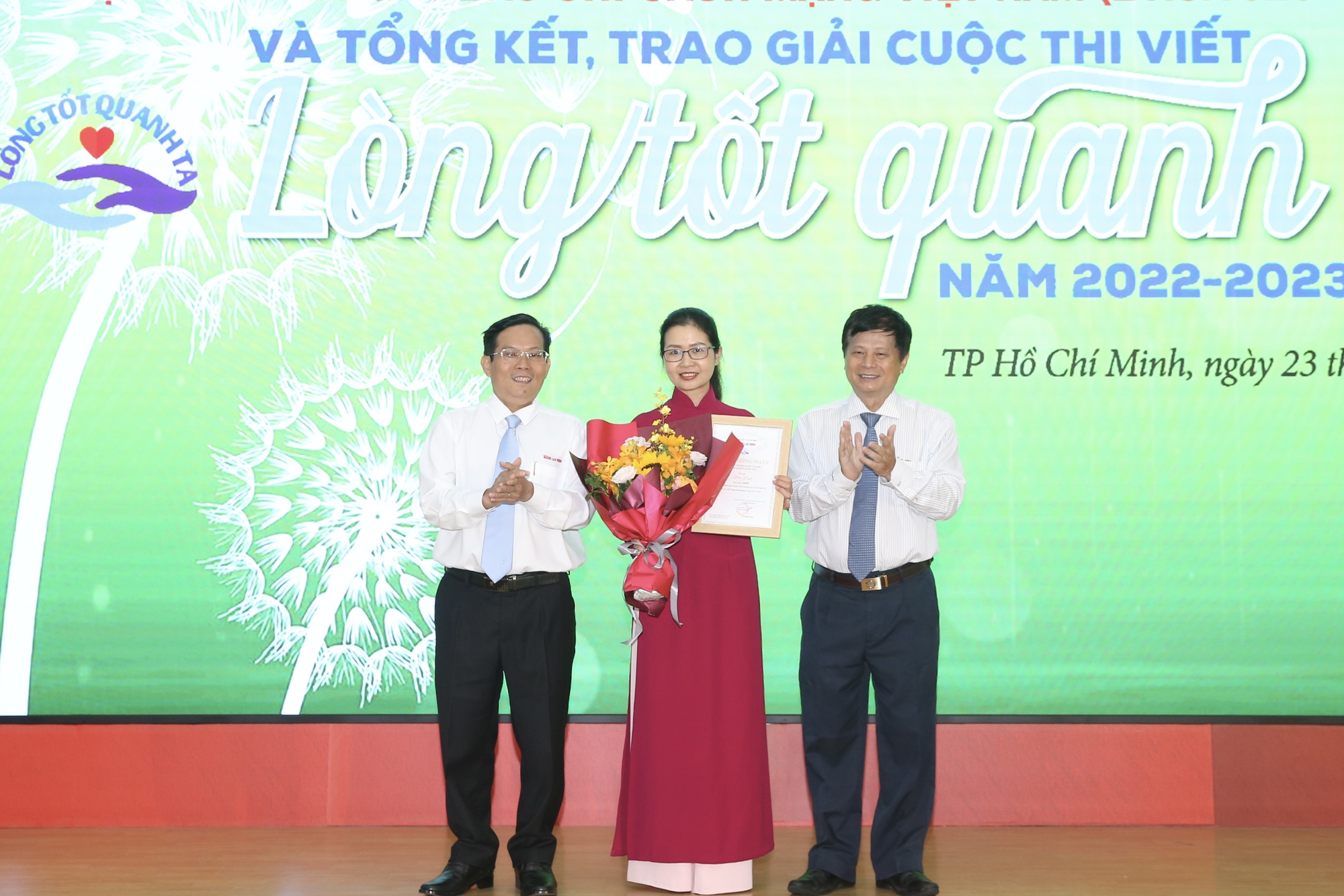 Trao giải cuộc thi viết “Lòng tốt quanh ta” lần 1, năm 2022-2023: Ở đâu có con người, ở đó có lòng nhân - Ảnh 4.