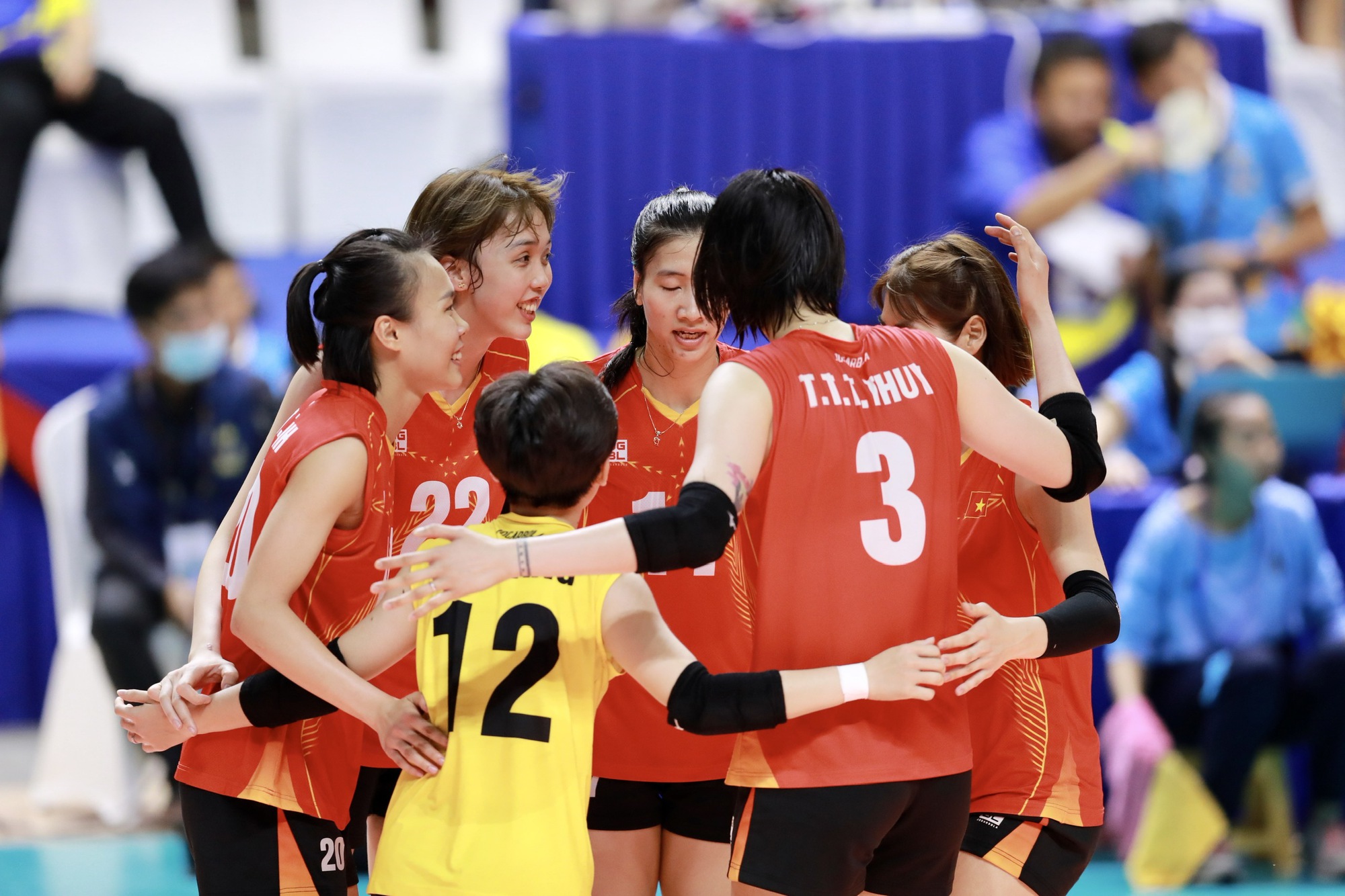 Thắng Ấn Độ 3-0, tuyển nữ bóng chuyền Việt Nam vào chung kết AVC Challenge Cup