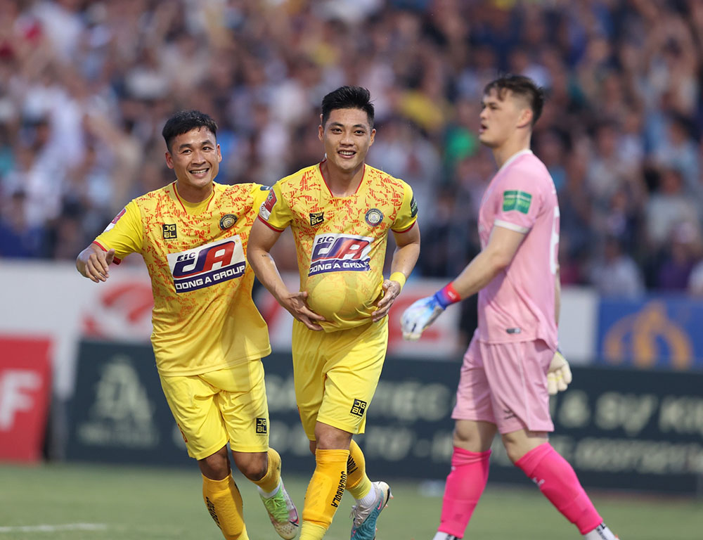 Vòng 12 V-League 2023: Tâm điểm trên sân Thiên Trường