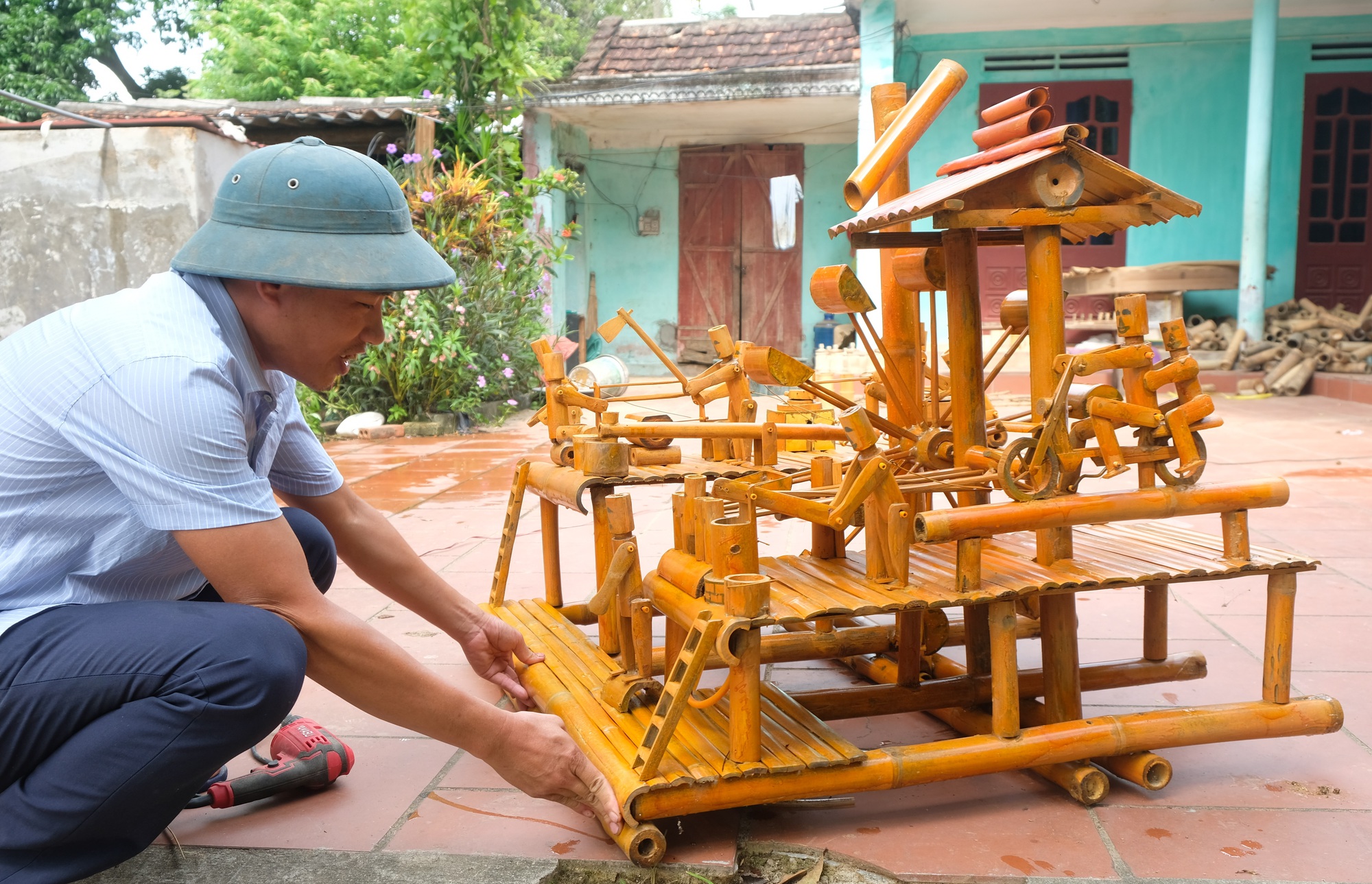 Đưa hồn quê vào sản phẩm tre, luồng - Ảnh 1.