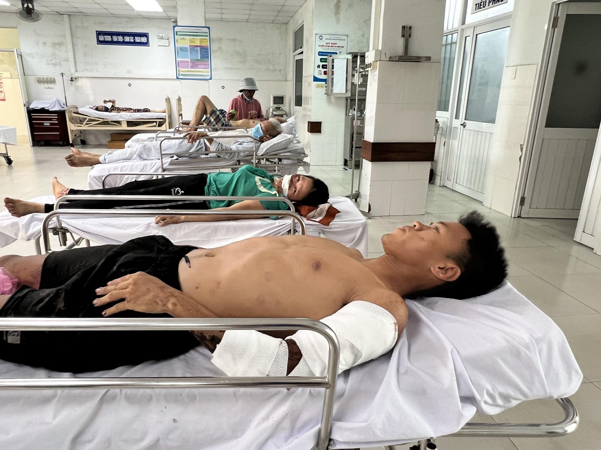 Sau tai nạn, THACO sẽ t&agrave;i trợ xe mới cho đội trẻ Quảng Nam - Ảnh 1.
