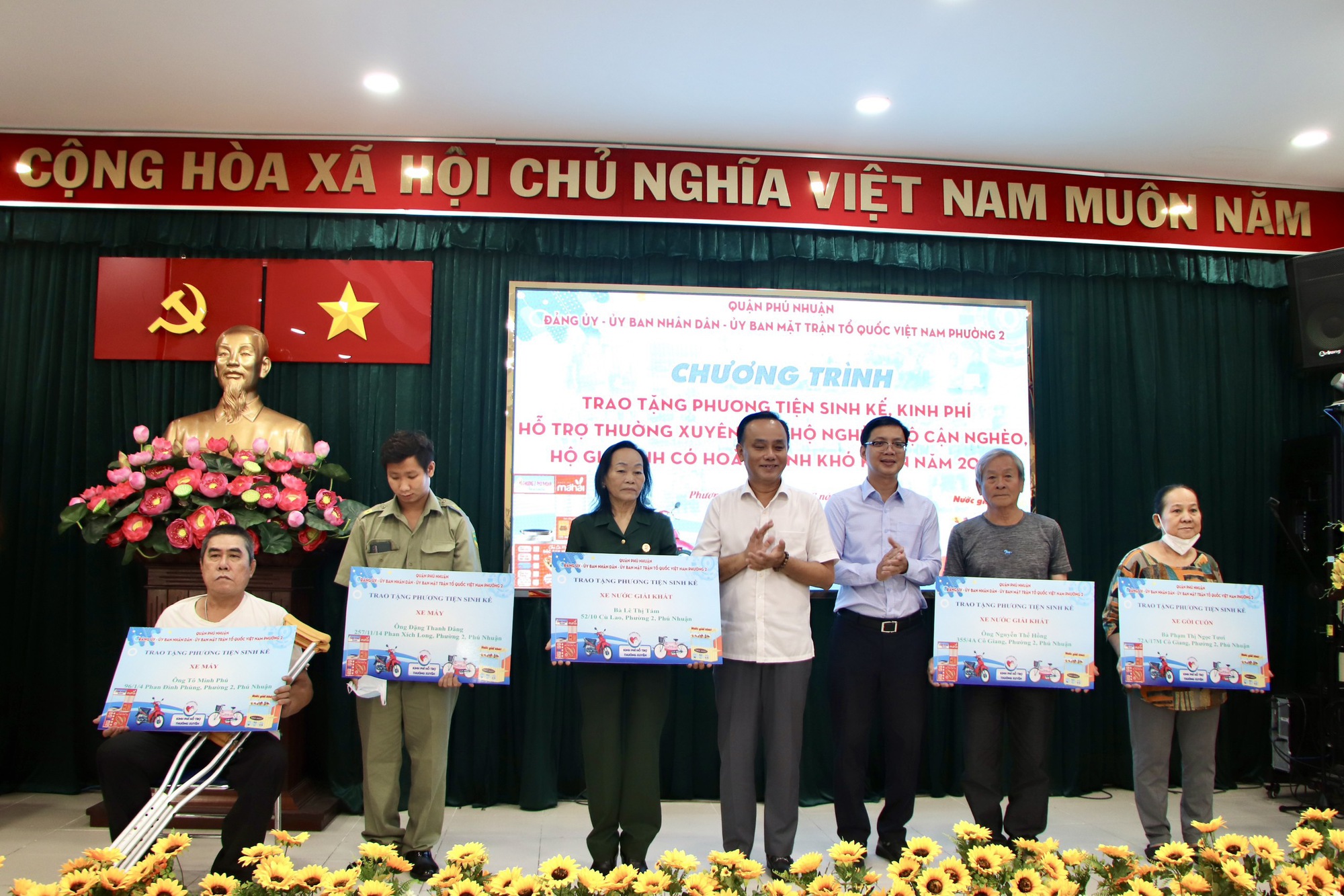 TP HCM: Nhiều người được nhận xe máy, xe bánh mì...