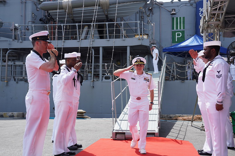 Nh&oacute;m t&agrave;u s&acirc;n bay USS Ronald Reagan của Mỹ thăm Việt Nam - Ảnh 4.