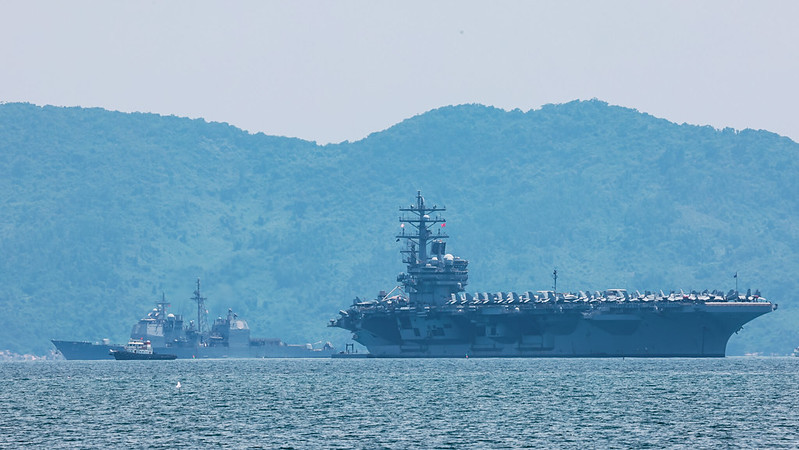 Nh&oacute;m t&agrave;u s&acirc;n bay USS Ronald Reagan của Mỹ thăm Việt Nam - Ảnh 11.