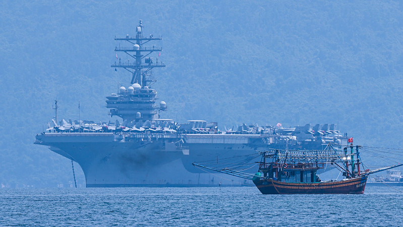 Nh&oacute;m t&agrave;u s&acirc;n bay USS Ronald Reagan của Mỹ thăm Việt Nam - Ảnh 8.