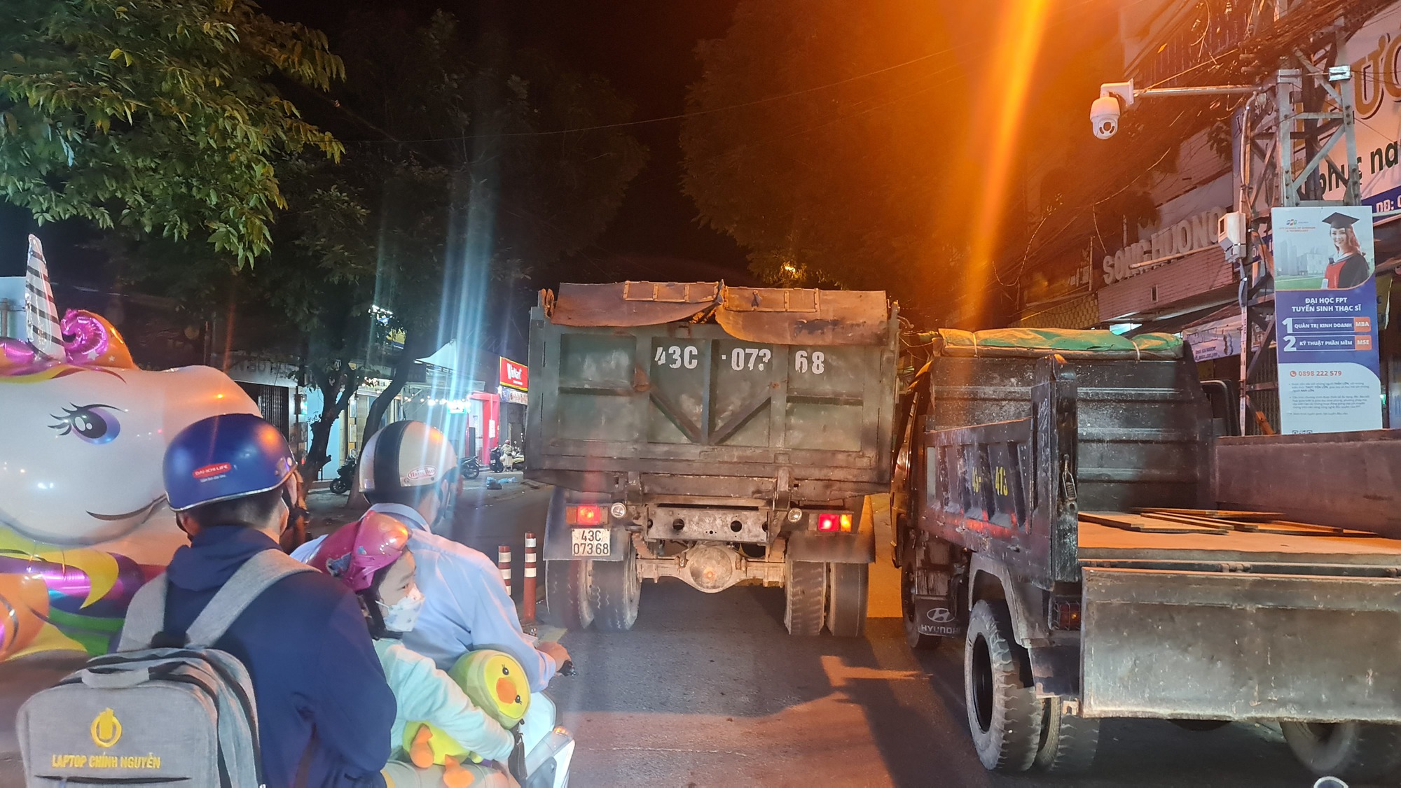Đo&agrave;n xe tải trọng lớn lộng h&agrave;nh v&agrave;o đường cấm ngay trung t&acirc;m Đ&agrave; Nẵng - Ảnh 8.