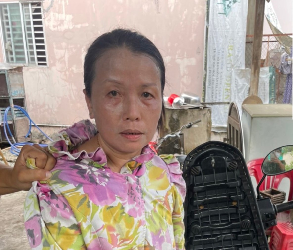 Lừa cho cụ bà 10 triệu đồng rồi ẵm luôn 250 triệu đồng - Ảnh 1.