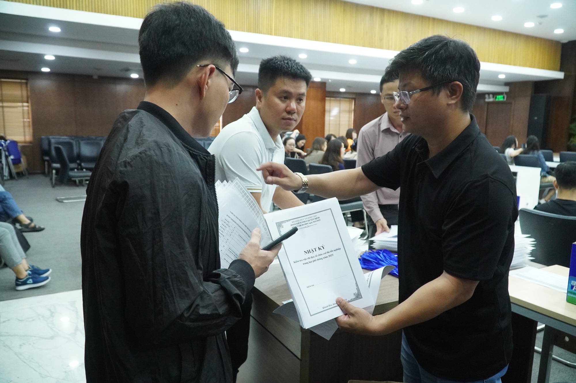 TP HCM: Giảng viên đại học lên đường kiểm tra coi thi tốt nghiệp - Ảnh 4.
