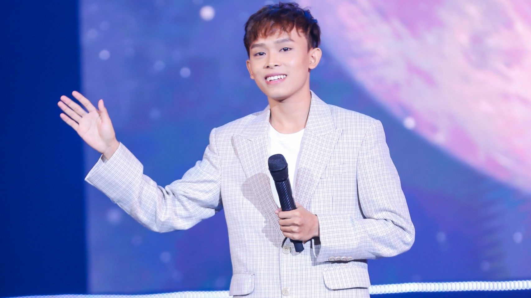 Hồ Văn Cường bị chê hết thời, fan lên tiếng mạnh mẽ