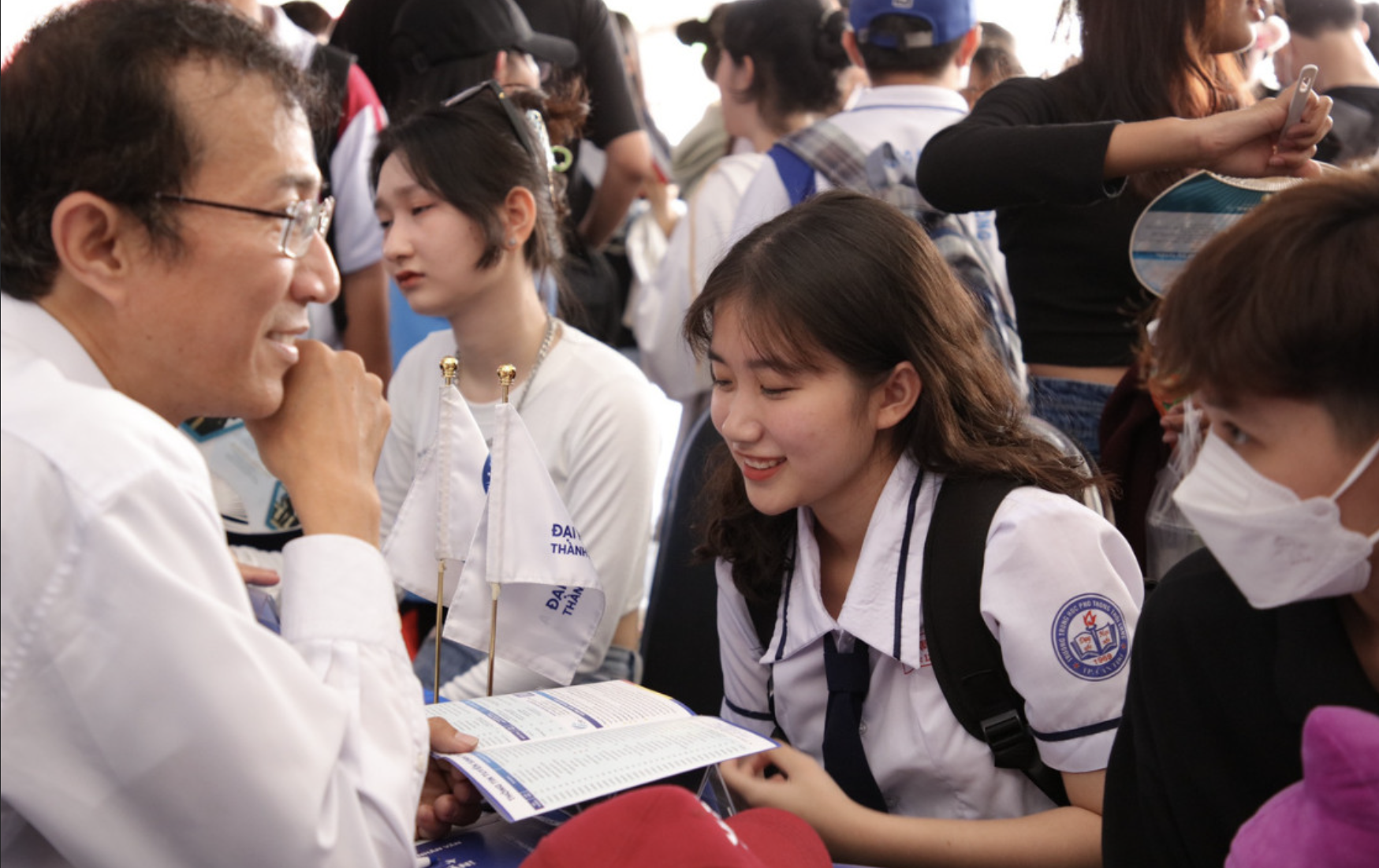 Trường ĐH Khoa học X&atilde; hội v&agrave; Nh&acirc;n văn TP HCM c&ocirc;ng bố kết quả x&eacute;t tuyển sớm - Ảnh 1.