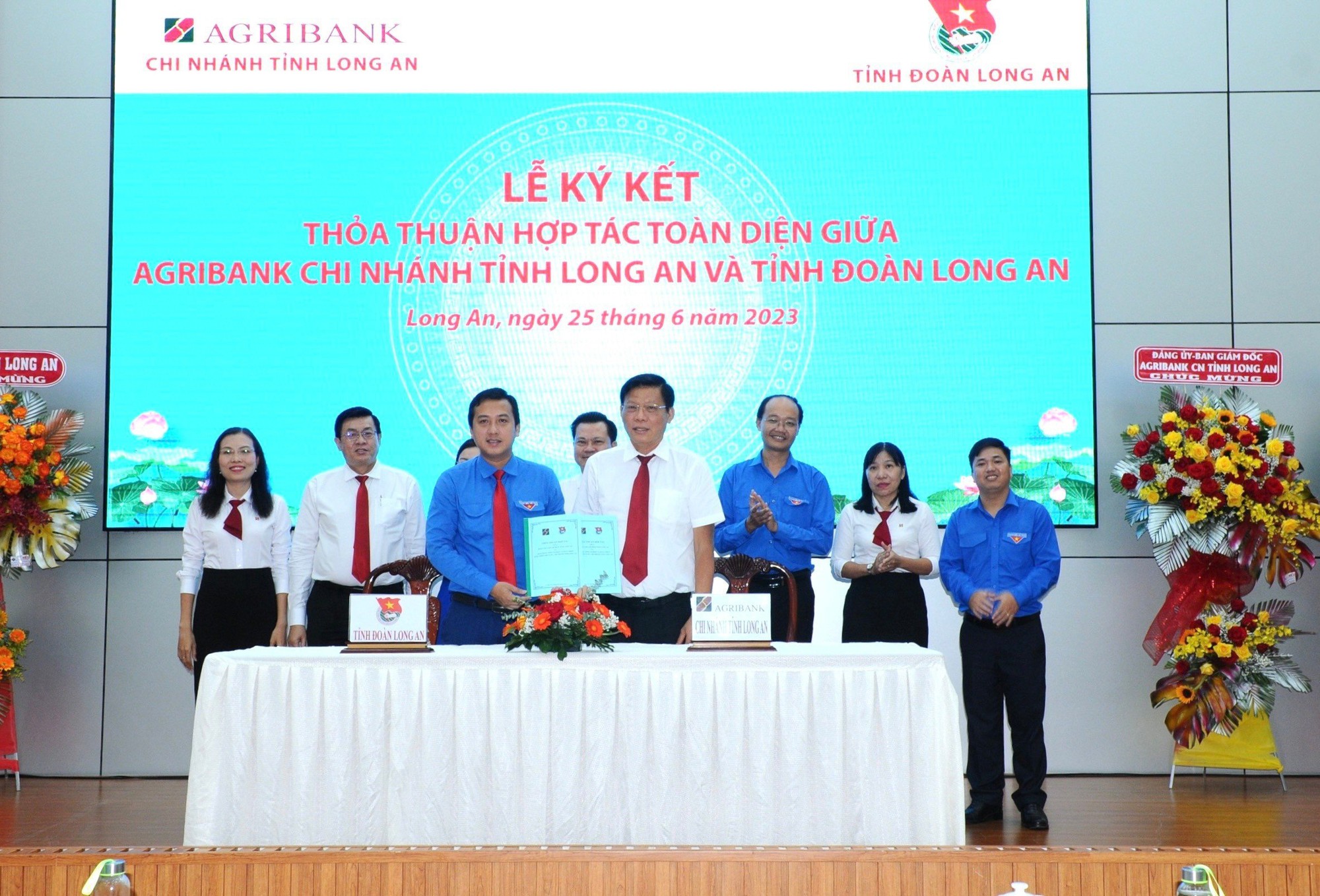 Agribank Long An k&yacute; kết hợp t&aacute;c to&agrave;n diện với Tỉnh Đo&agrave;n Long An - Ảnh 4.