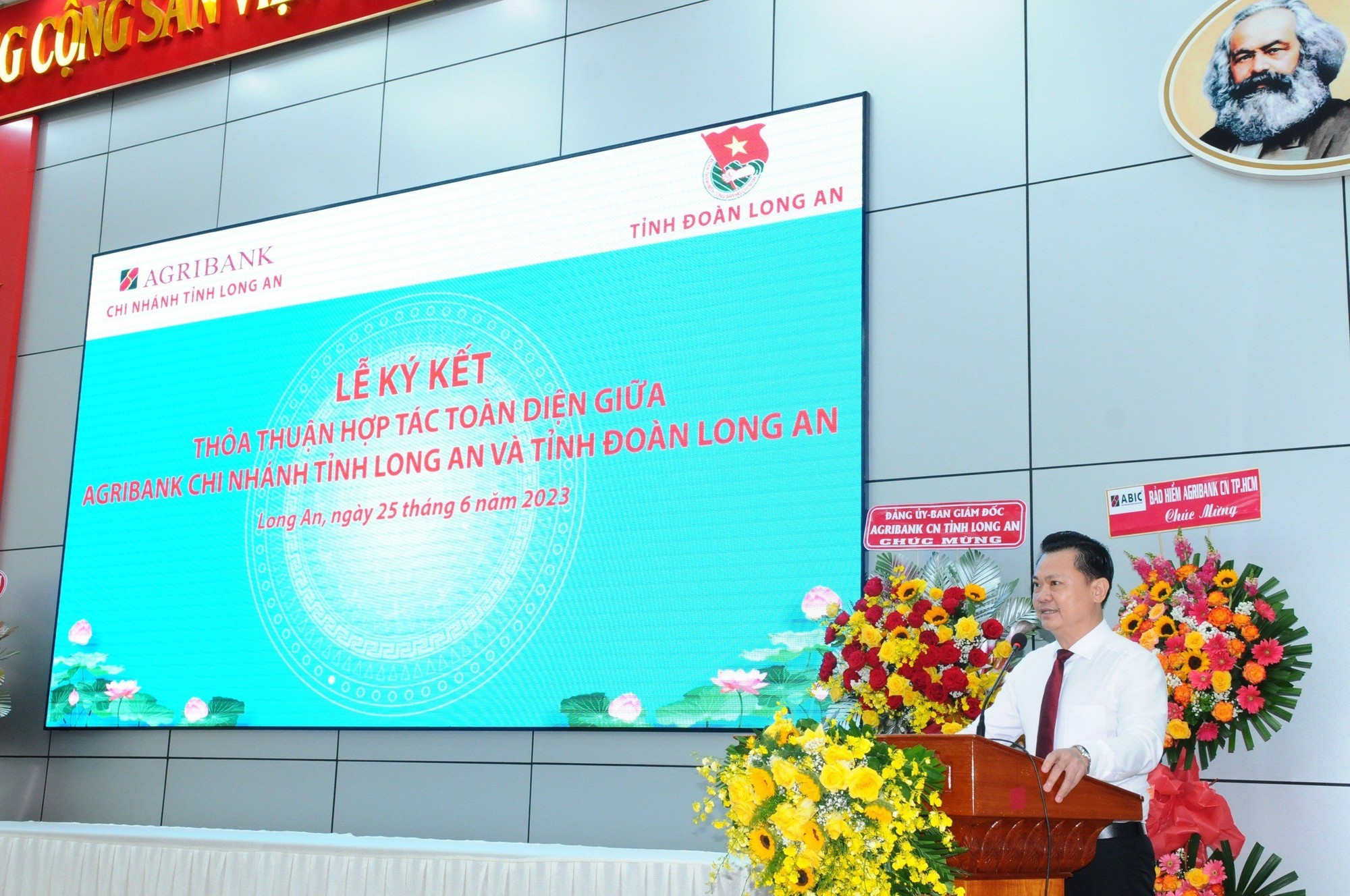 Agribank Long An k&yacute; kết hợp t&aacute;c to&agrave;n diện với Tỉnh Đo&agrave;n Long An - Ảnh 1.