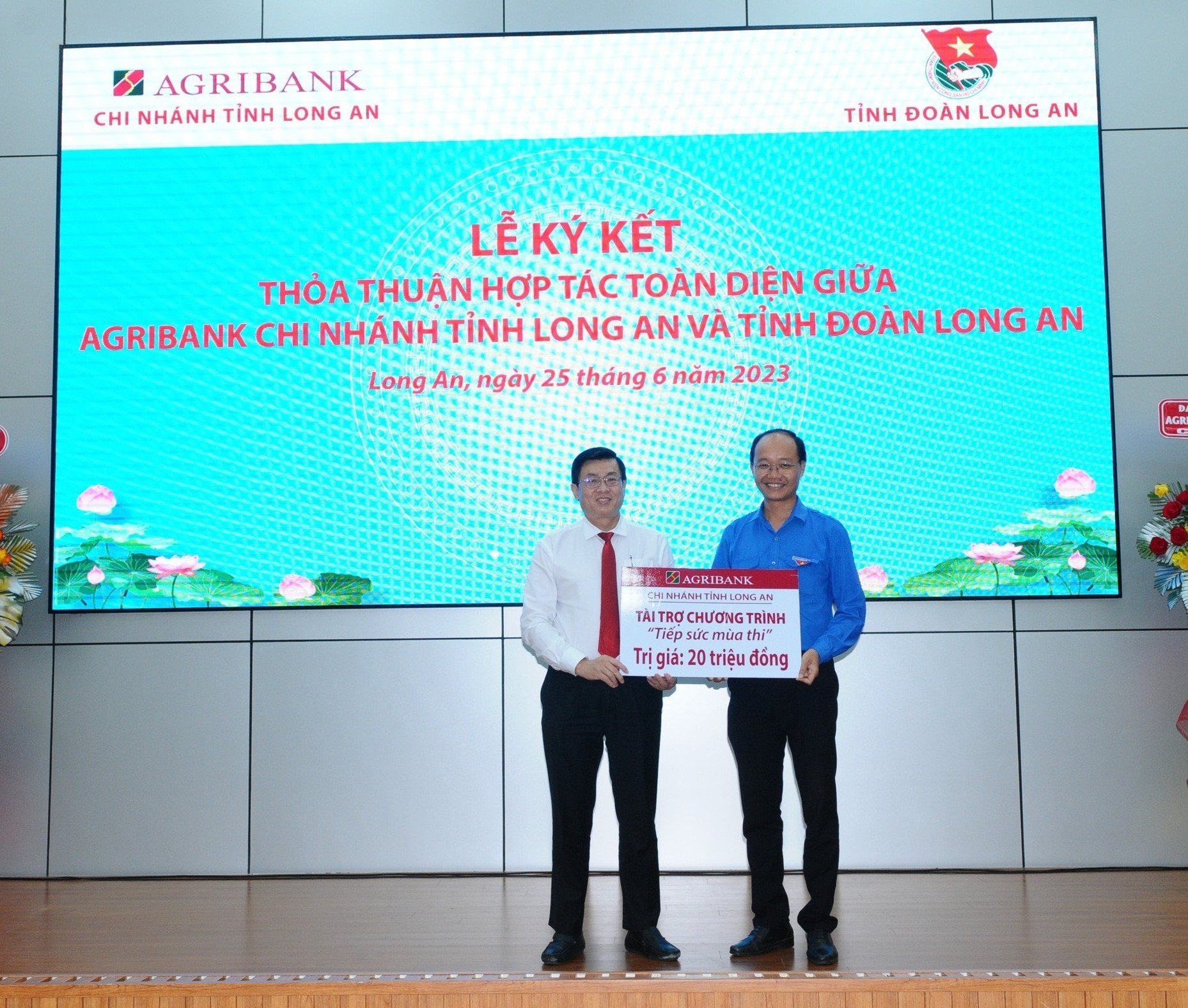Agribank Long An k&yacute; kết hợp t&aacute;c to&agrave;n diện với Tỉnh Đo&agrave;n Long An - Ảnh 5.