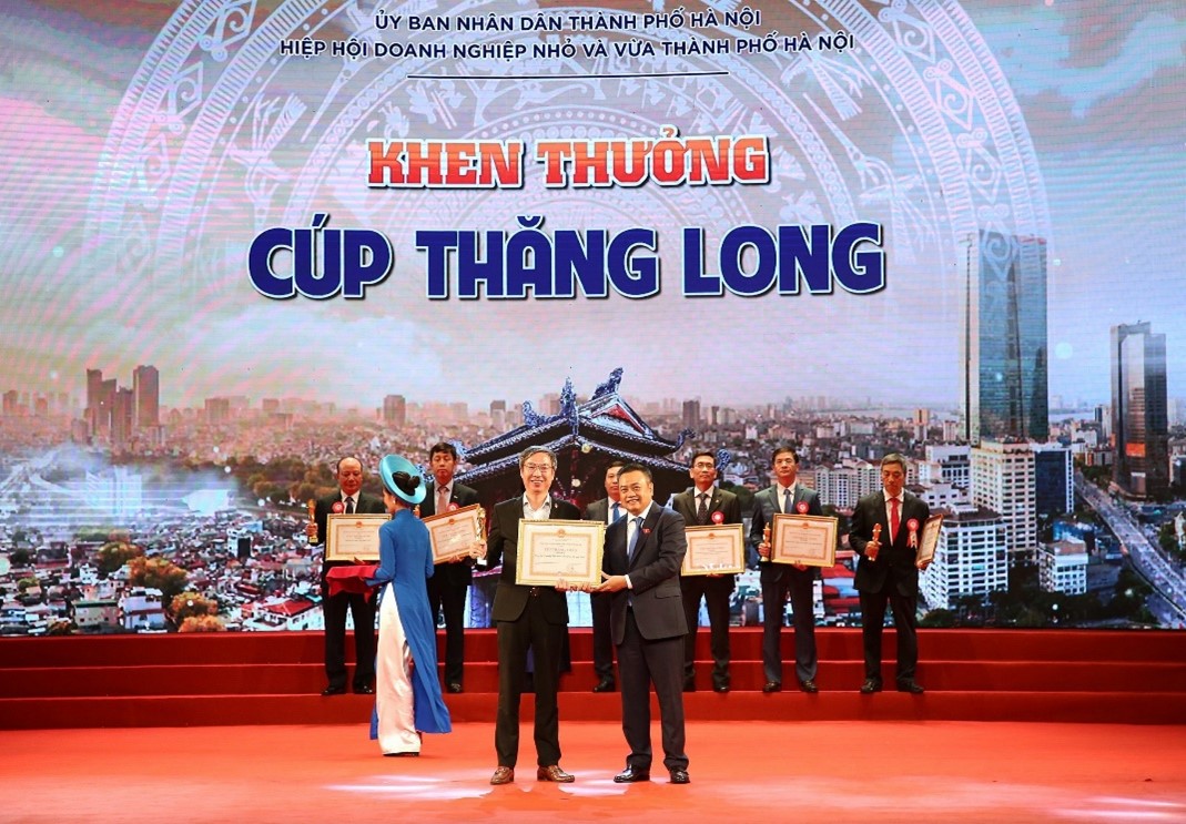 Tập đoàn BRG nhận Cúp Thăng Long 2022 ghi nhận những đóng góp cho Thủ đô