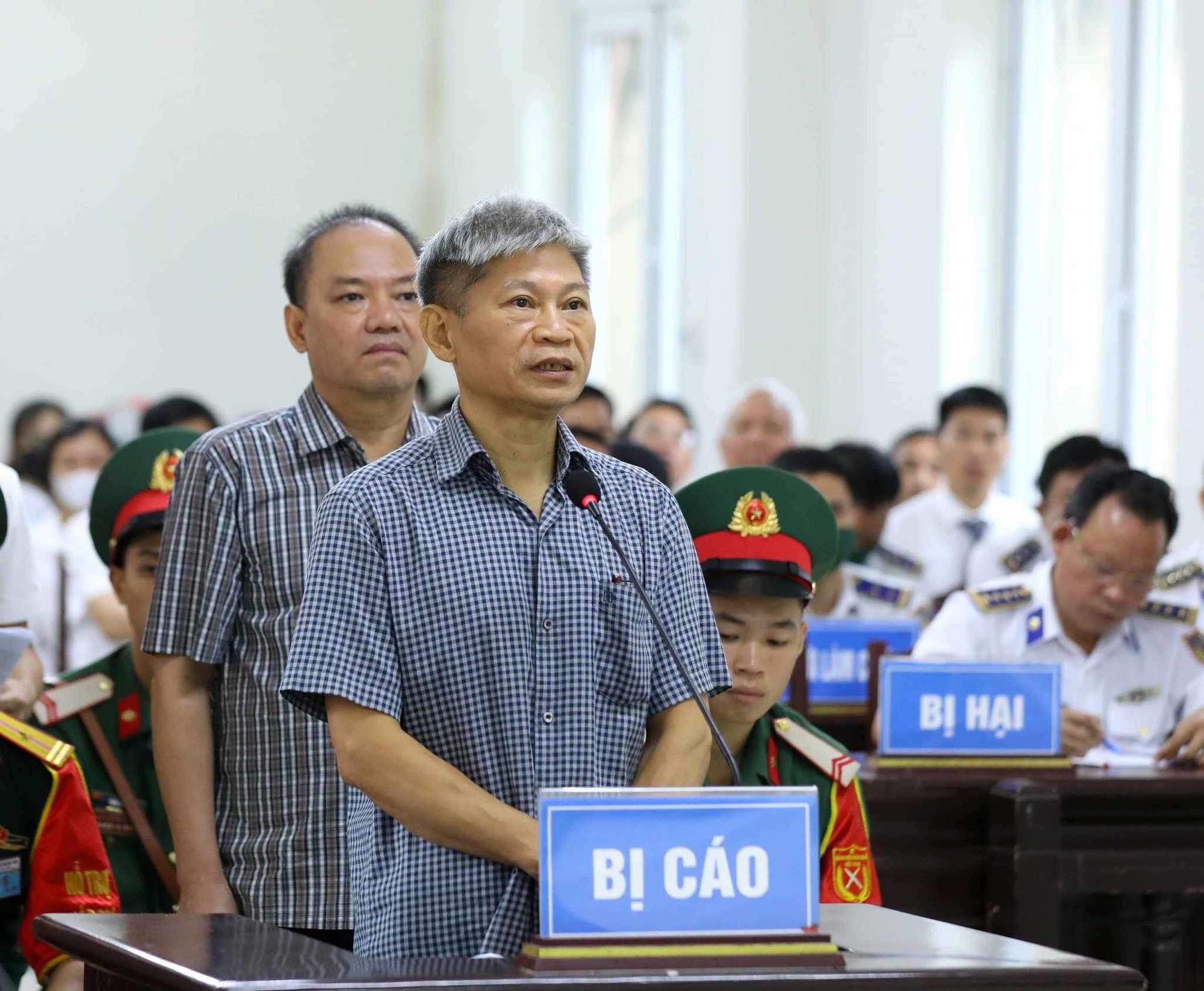 Cựu tư lệnh Cảnh sát biển khai tham ô 50 tỉ đồng để các Thủ trưởng có "nguồn vốn" đối ngoại