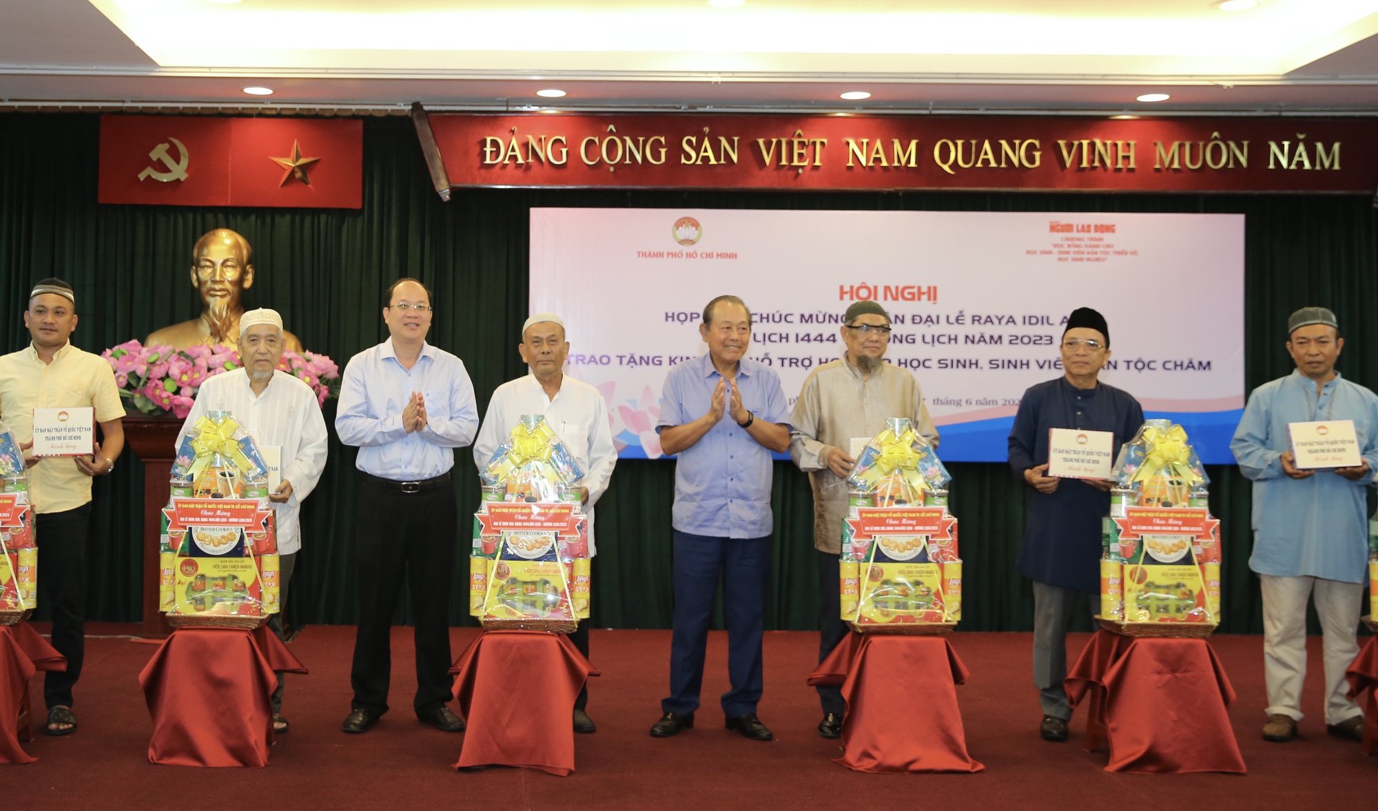 Trao 112 suất kinh ph&iacute; hỗ trợ học tập cho học sinh, sinh vi&ecirc;n d&acirc;n tộc Chăm - Ảnh 8.