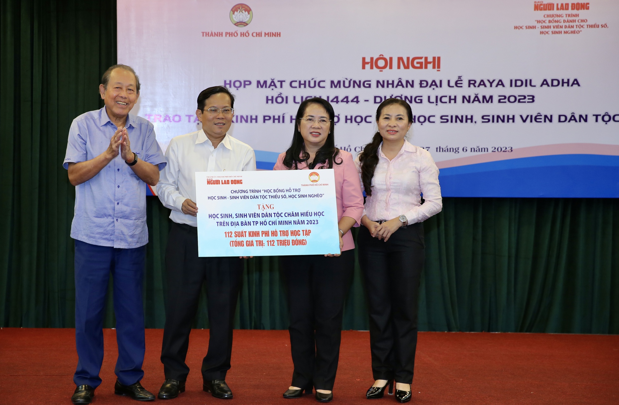 Trao 112 suất kinh ph&iacute; hỗ trợ học tập cho học sinh, sinh vi&ecirc;n d&acirc;n tộc Chăm - Ảnh 3.