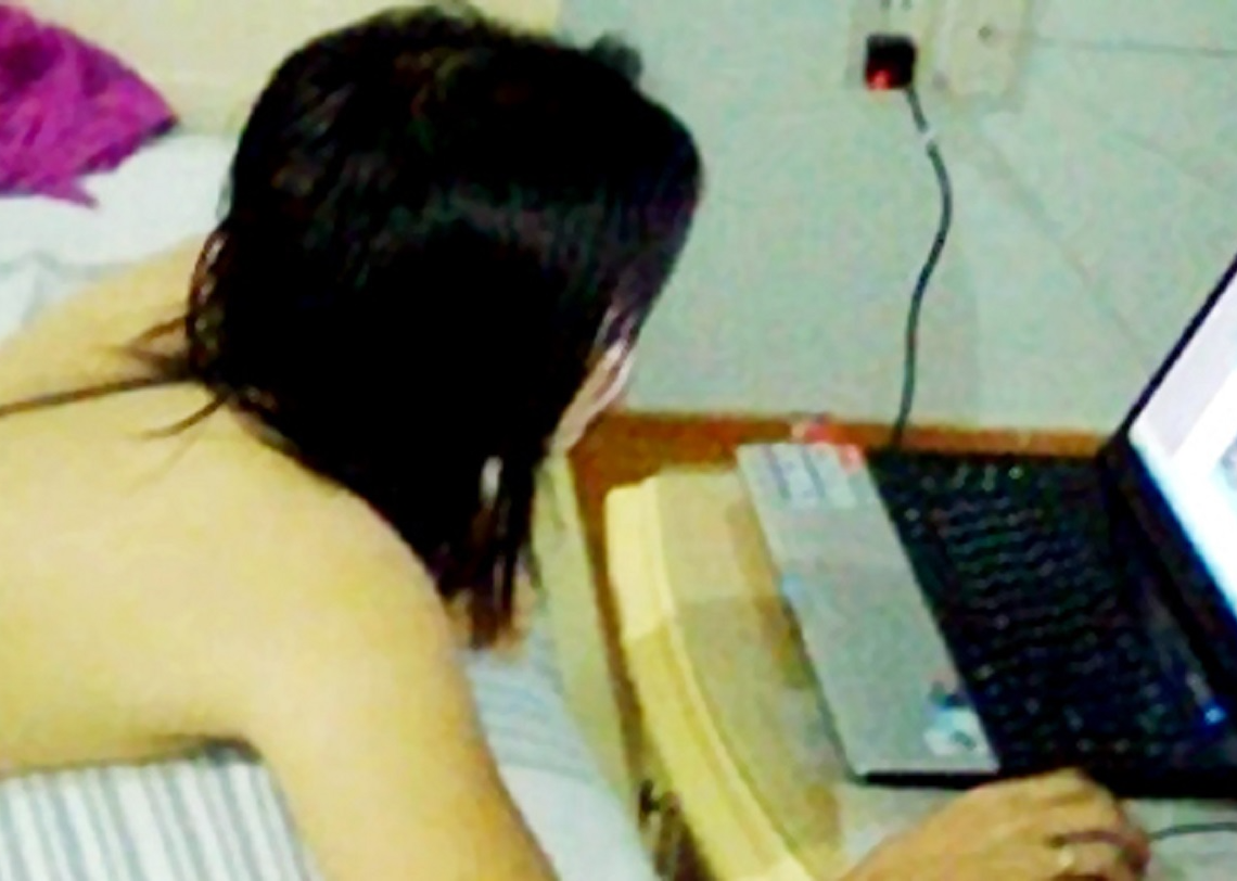Giả gái mồi chài "chat sex" rồi quay lại hình ảnh nhạy cảm để tống tiền
