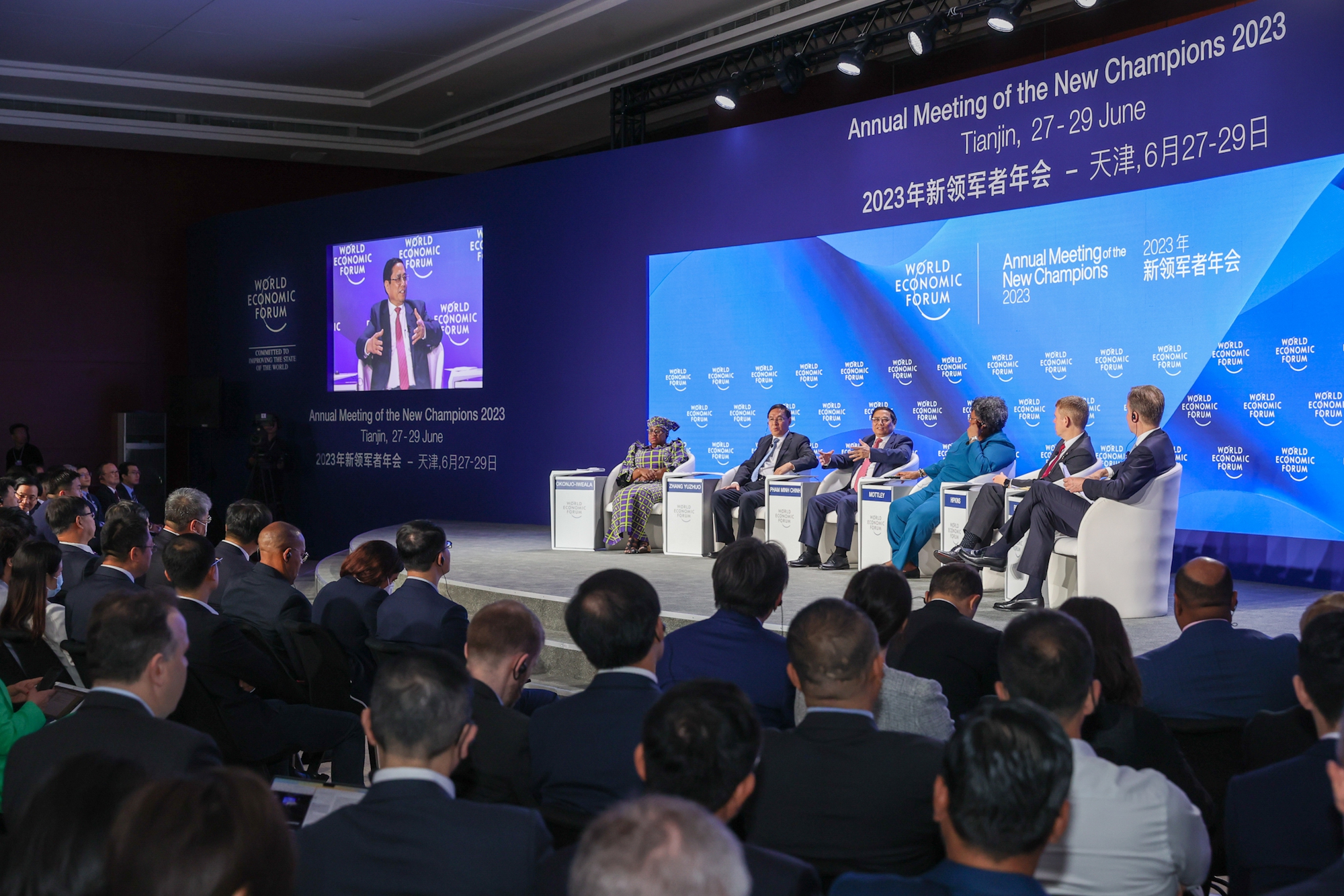Thủ tướng chia sẻ kinh nghiệm của Việt Nam vượt những cơn gió ngược tại WEF - Ảnh 3.