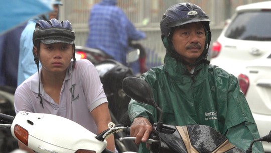 Thí sinh đi tay không đến làm thủ tục dự thi tốt nghiệp THPT - Ảnh 9.
